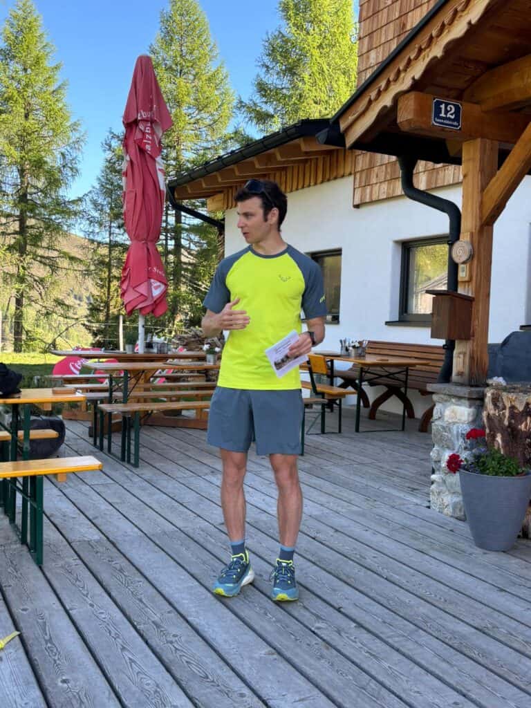Performance Coach Martin Ziekel beim Firmenworkshop Führungskräfte mit Bewegungsaufgabe